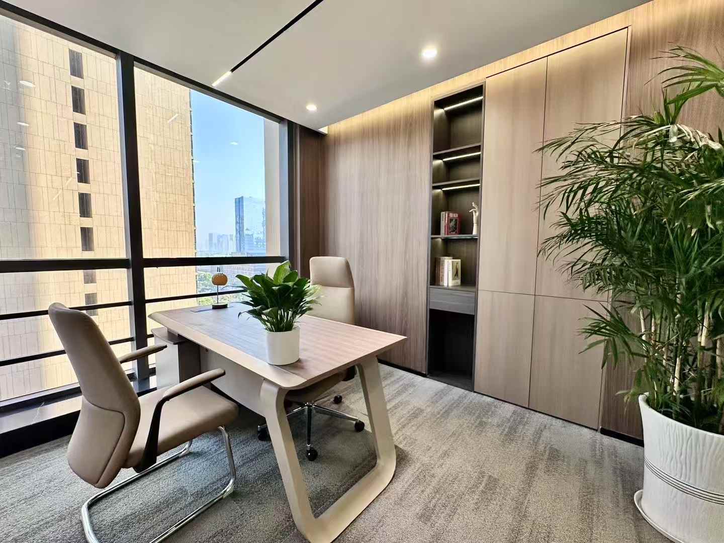 世纪城/天府二街业主直租 4隔间24工位 报价含物业费 采光视野巴适 产品完美呈现 蜀都中心办公室出租