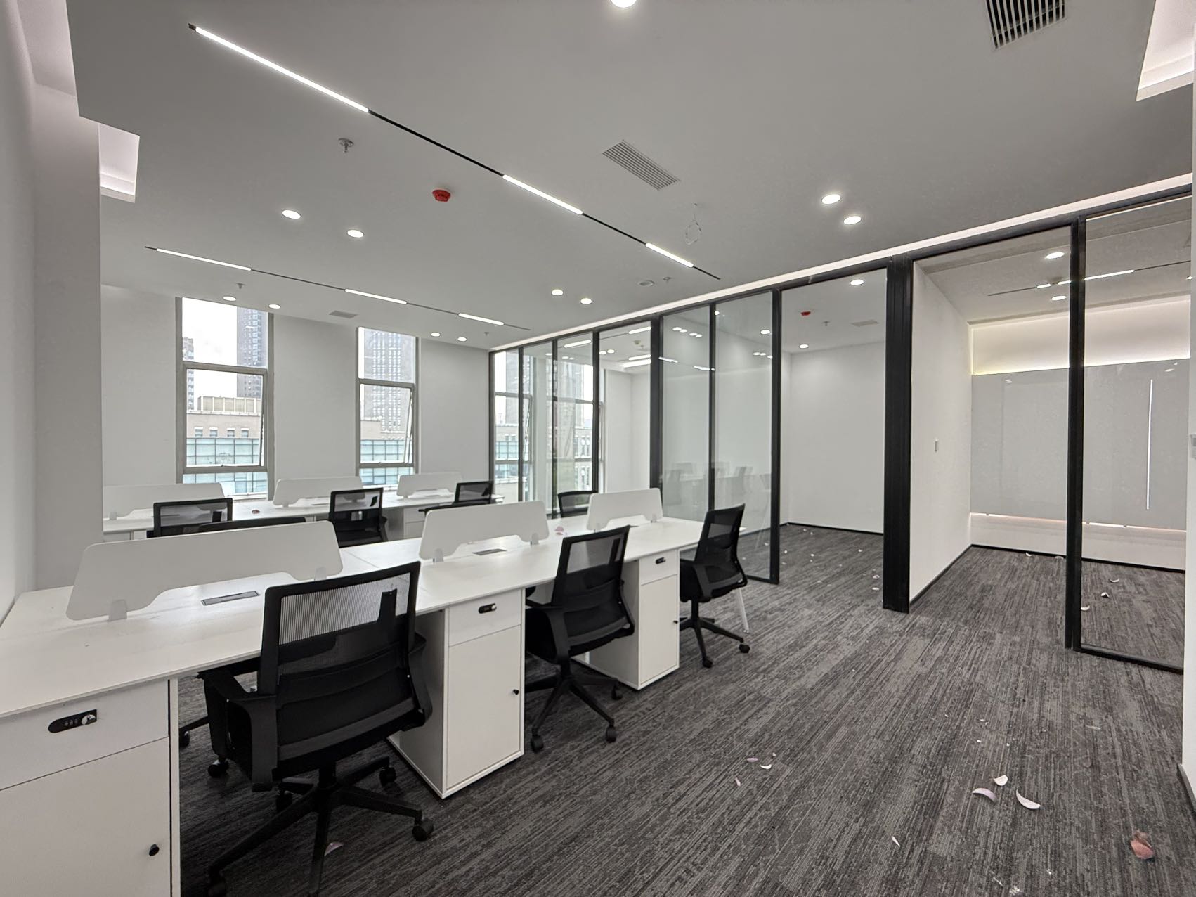 天府五街地铁方便 按套出租 3隔间15工位 24小时空调 园区氛围巴适 环境优美 天府软件园办公室出租