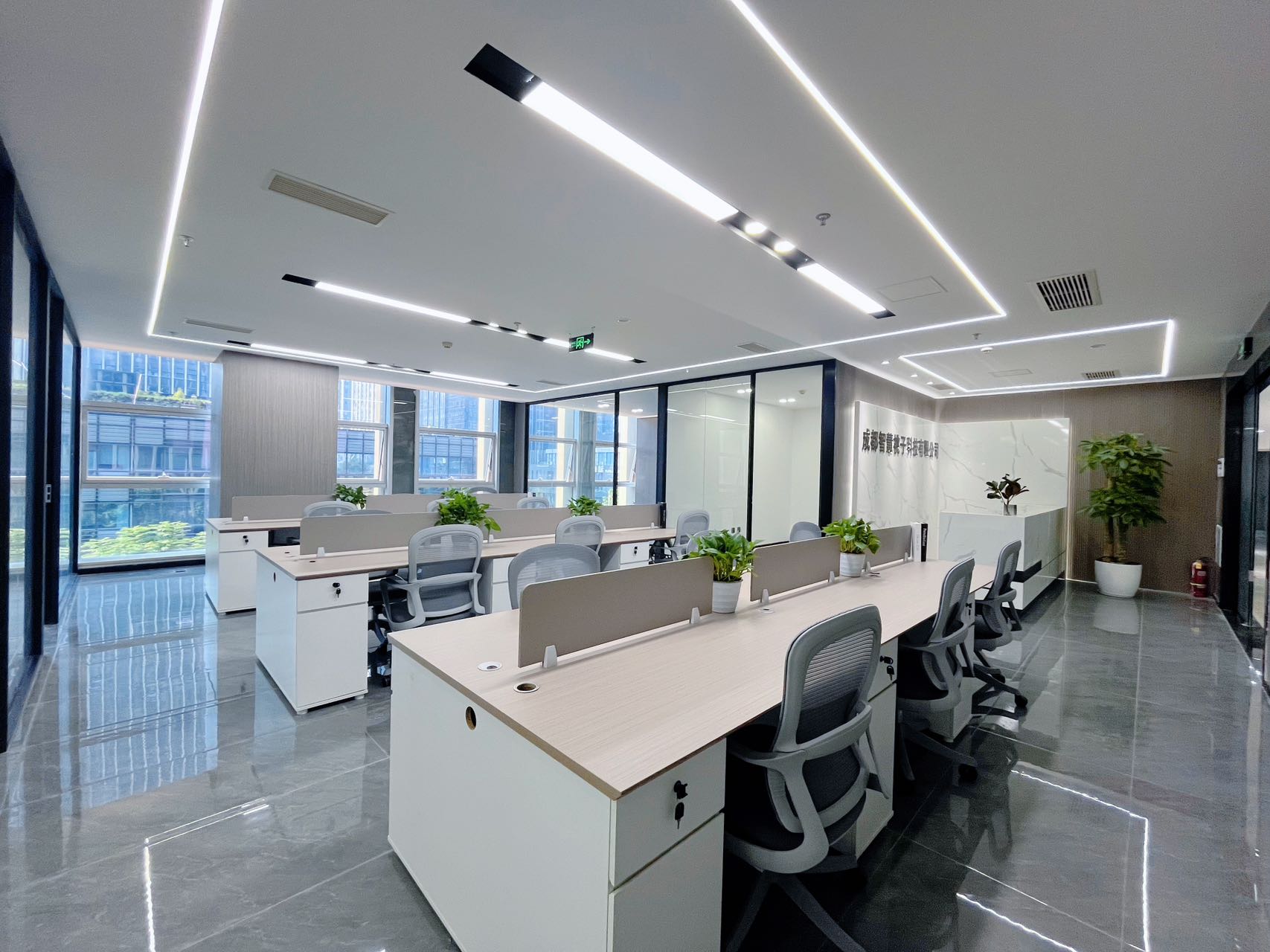 高新天府三街超甲楼宇 202平产权面积 5隔间18工位 户型方正 低区电梯口 无加时费 节能大厦办公室出租