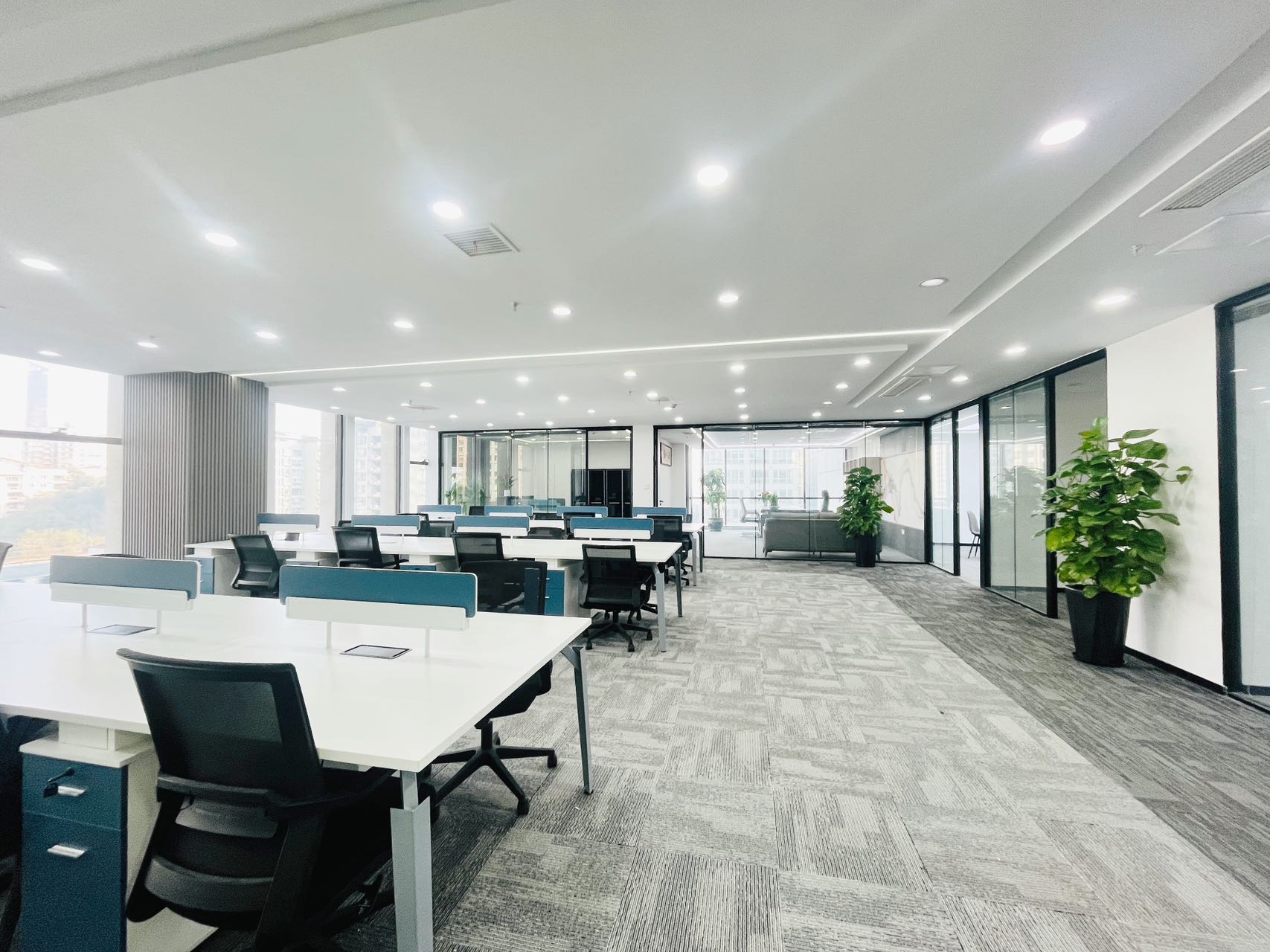 武侯区桐梓林地铁口 按套出租 7隔间40工位 精装带家具 含物业费 新希望大厦办公室出租