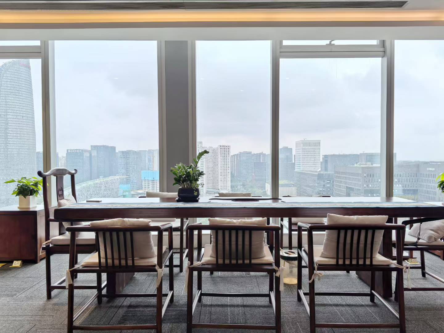 金融城超甲稀缺豪装接待房 1107平 超大前台+超大老板间 视野开阔 不容错过 银泰中心办公室出租