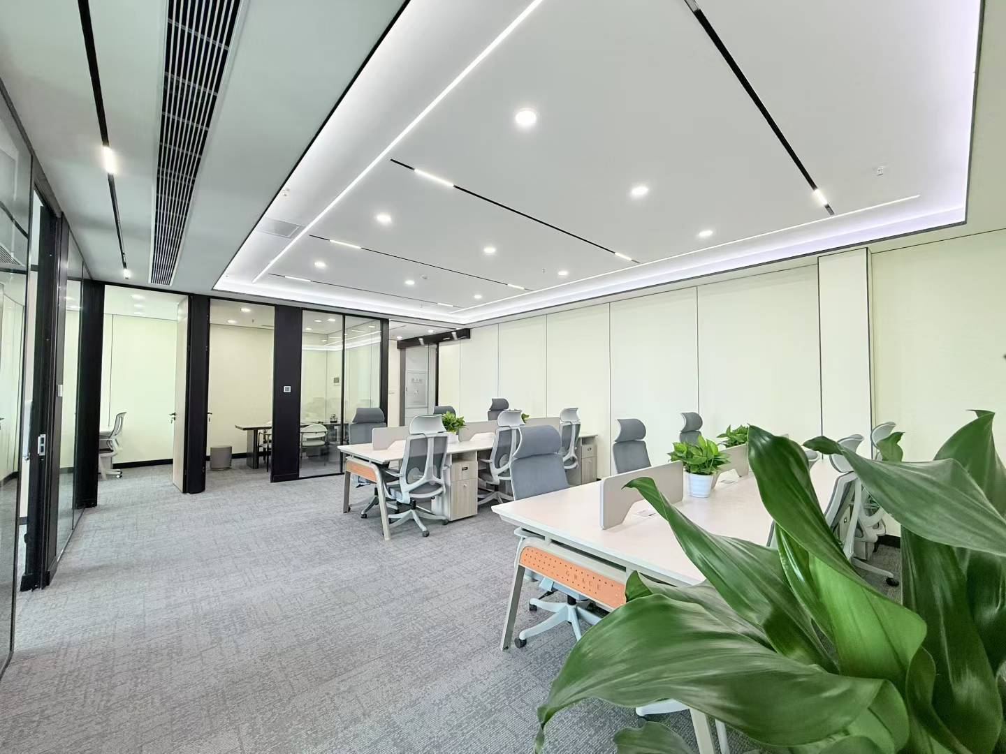 人民北路地铁口 高区装修视野巴适 183平 4隔间18工位 带共享配套 北成8号办公室出租