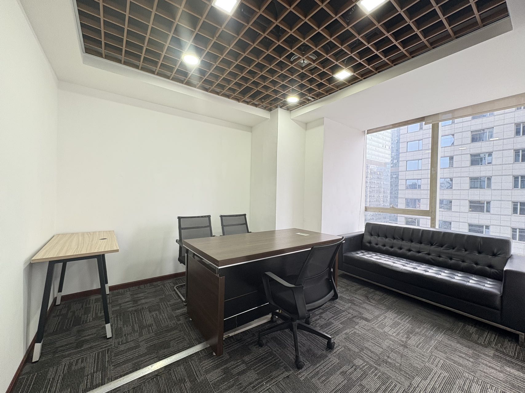 锦江区东门大桥地铁口 101平方 2隔间18工位 户型方正 利用率高 无加时费 东方广场办公室出租