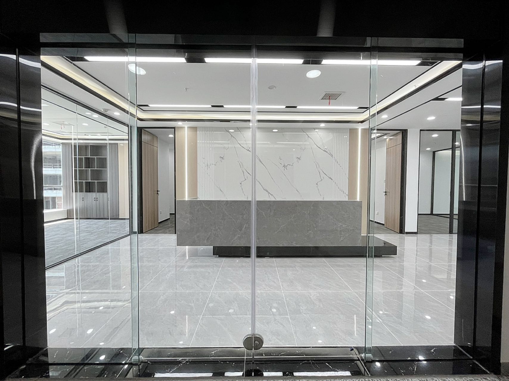 锦江区红星国际253平精装办公室带家具 户型方正 采光通透 电梯口户型