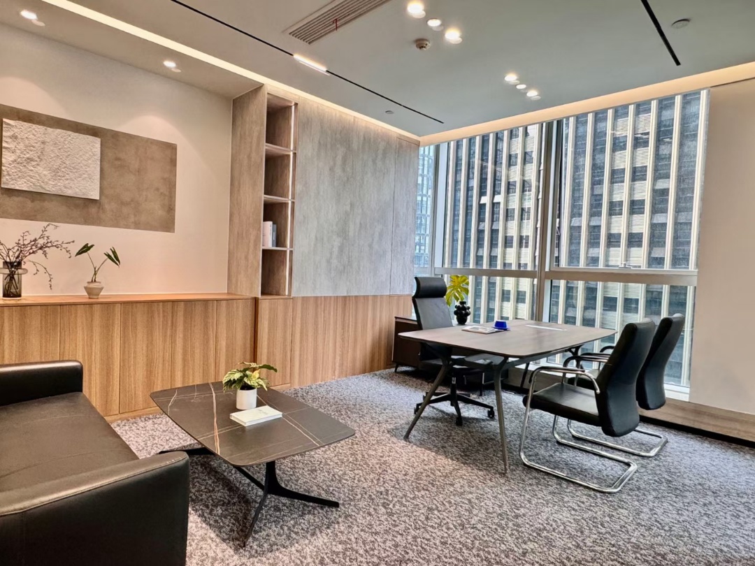 天府三街甲级楼盘 产权面积出租 389平方 6隔间50工位 户型方正 装修大气上档次 带家具 希顿国际办公室出租