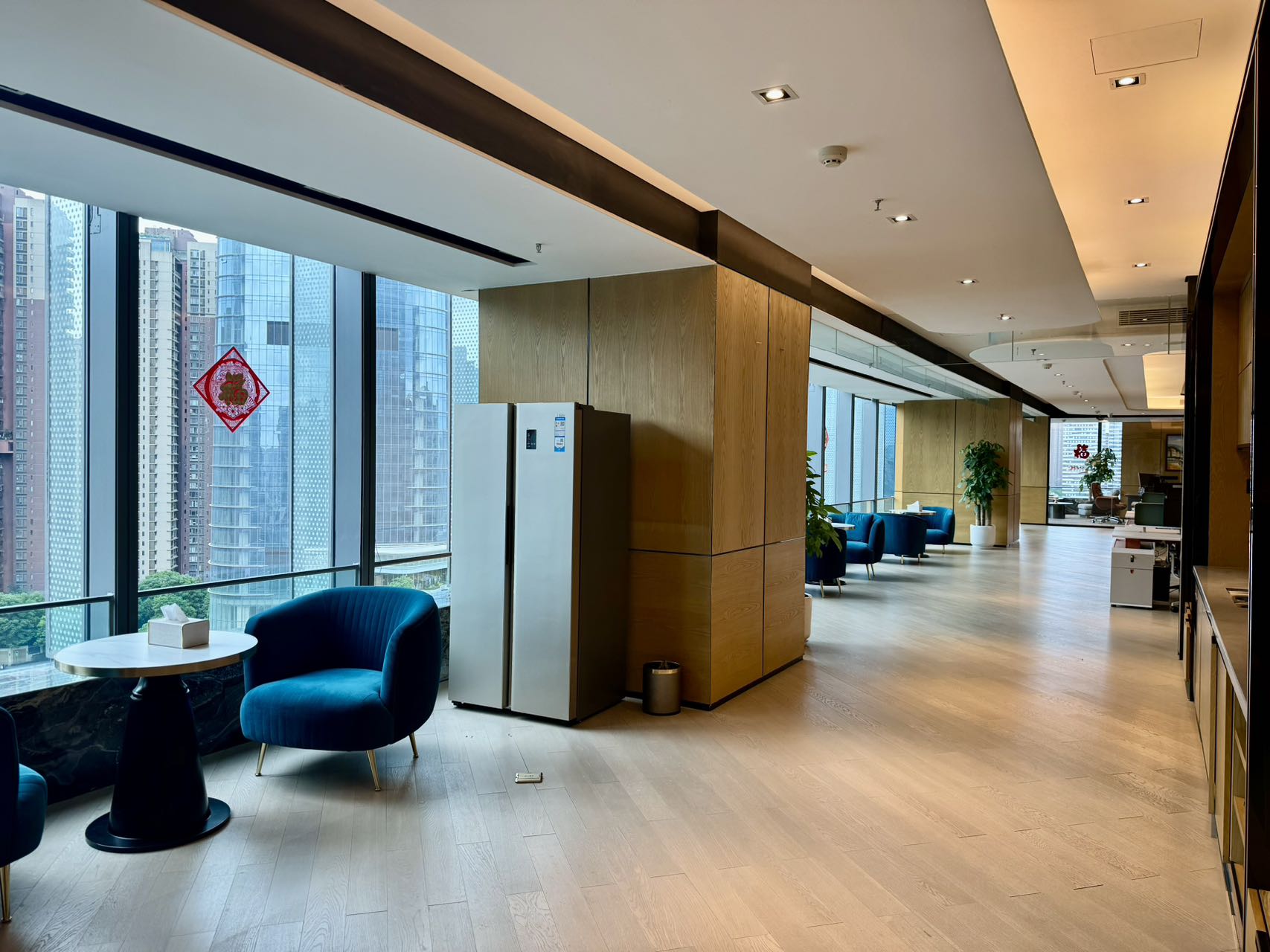 攀成钢超甲 品质装修 仅此一套 607平方 4隔间60工位带休息区 奢华前台 品质与形象的完美结合 环球都汇广场办公室出租