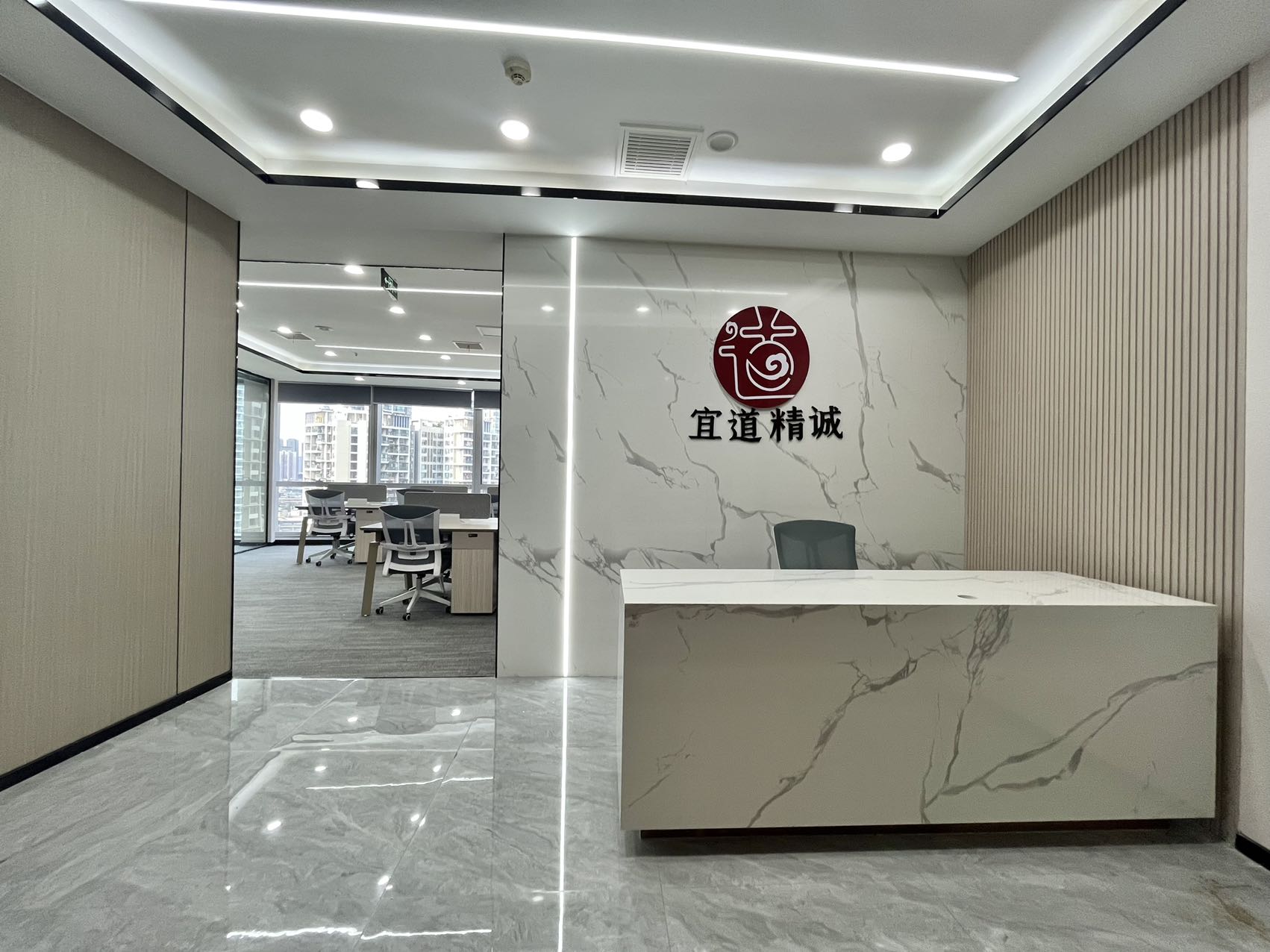 市中心东门大桥24小时空调甲级楼盘 按套出租 3隔间16工位 报价含家具可调配 明宇金融办公室出租