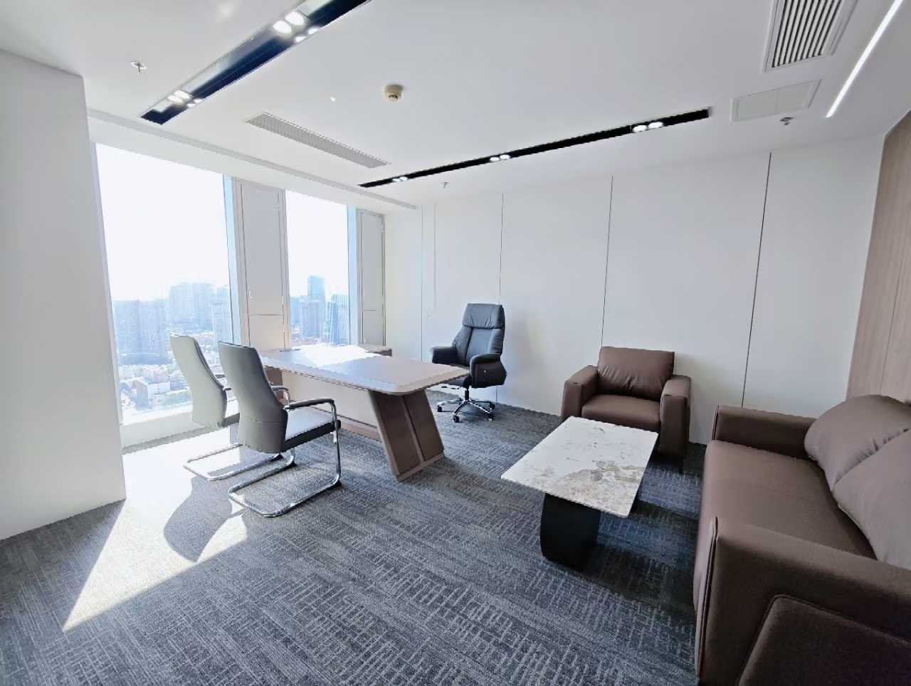 春熙路甲级楼盘 288平方 高区视野 4隔间36工位 精装带家具 西南朝向 整层打造 银石广场办公室出租