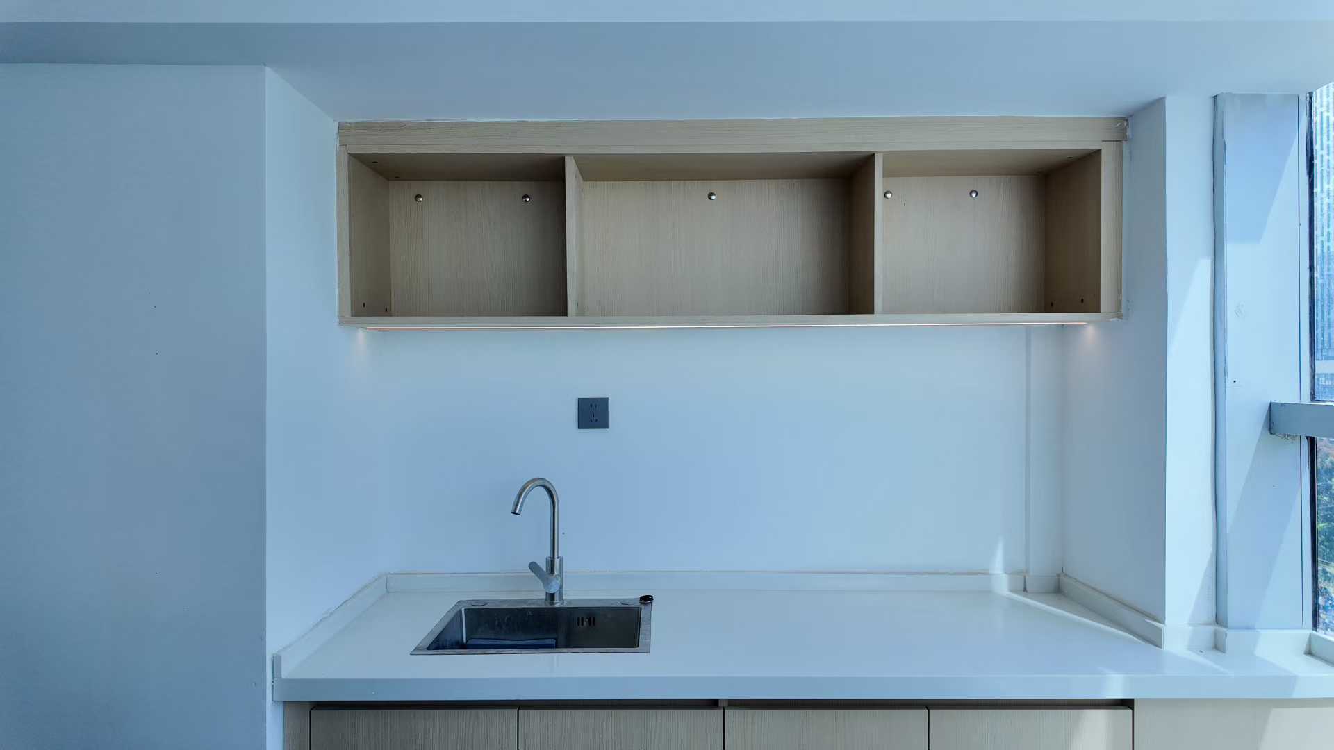 天府三街地铁三四百米 24小时空调楼盘 305平 5隔间42工位 双面采光 精装带家具 带共享露天花园 福年广场办公室出租