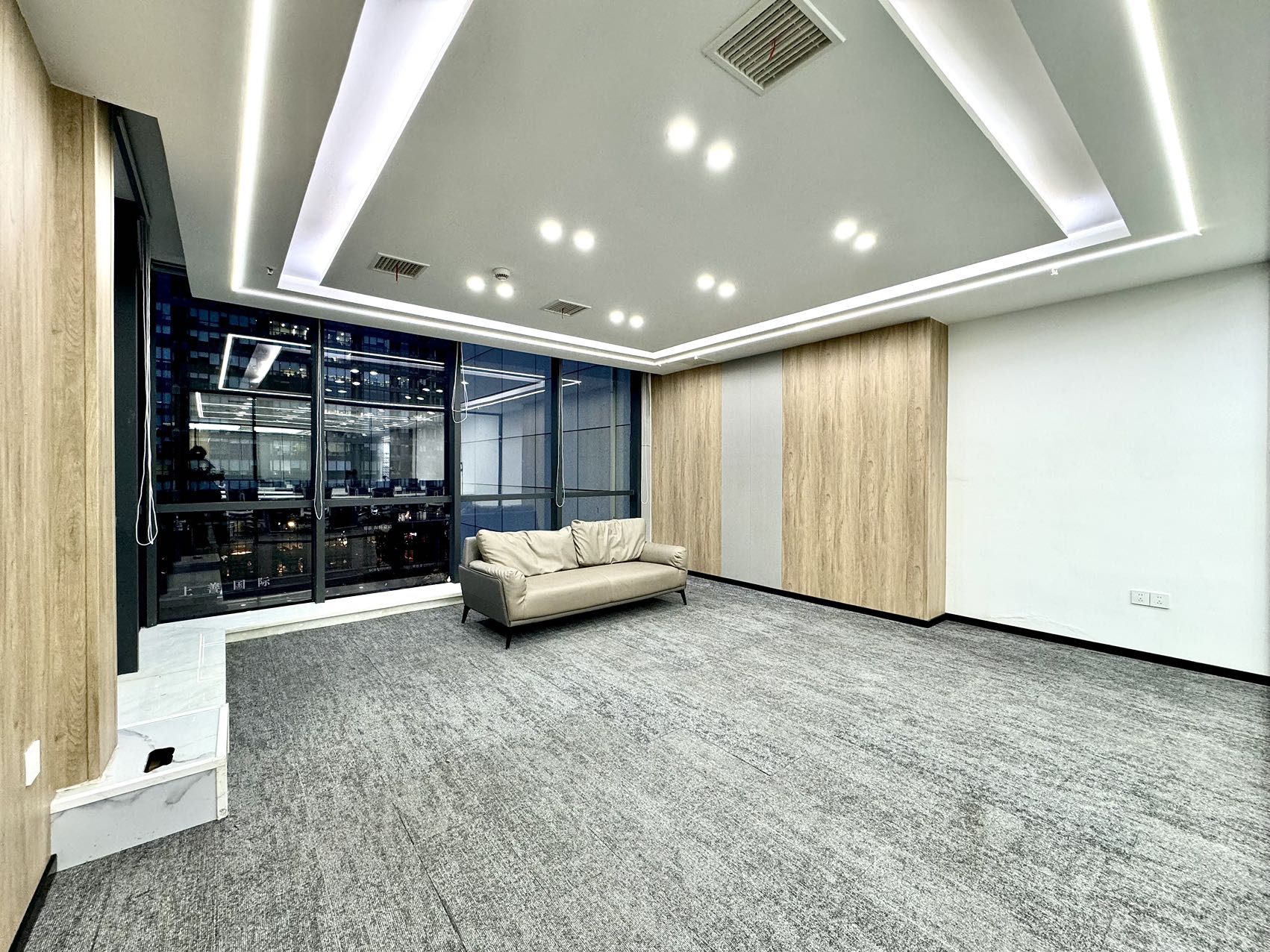 桐梓林地铁口双面采光精装好房 按套出租5隔间16工位 部分区域24小时空调 含物业费 新希望大厦办公室出租