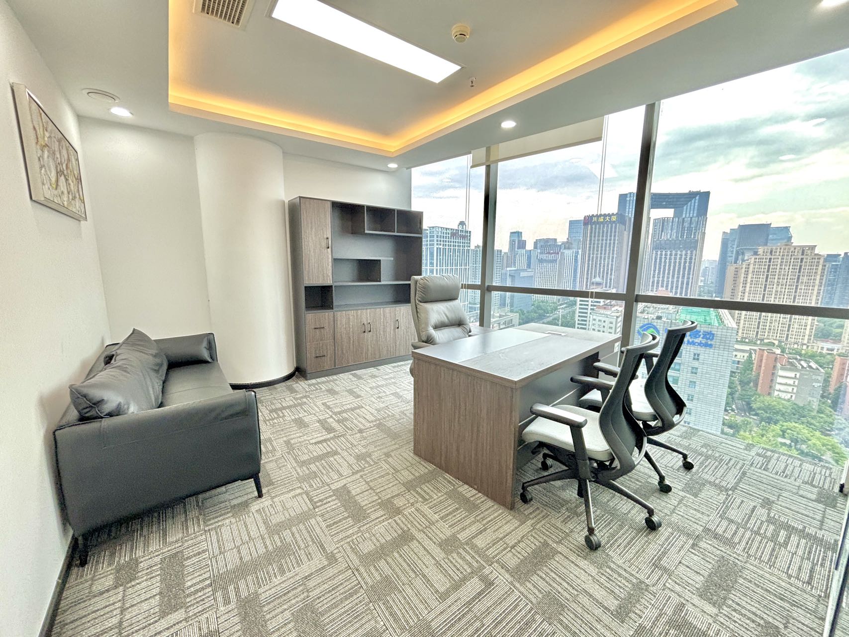5号线大源版块地铁几百米 按套出租含物业 3隔间16工位带休息区 24小时空调 复城国际办公室出租