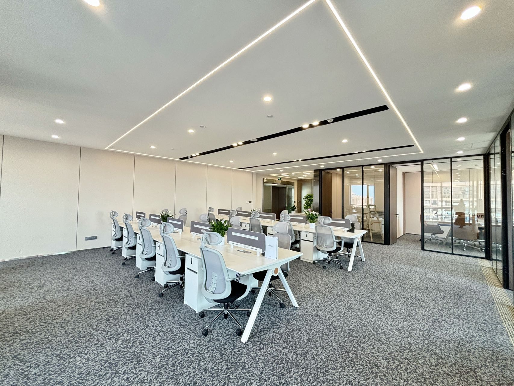 高新区世纪城地铁口甲级整层打造 356平5隔间36工位 带共享配套 高区双面采光 东方希望天祥办公室出租