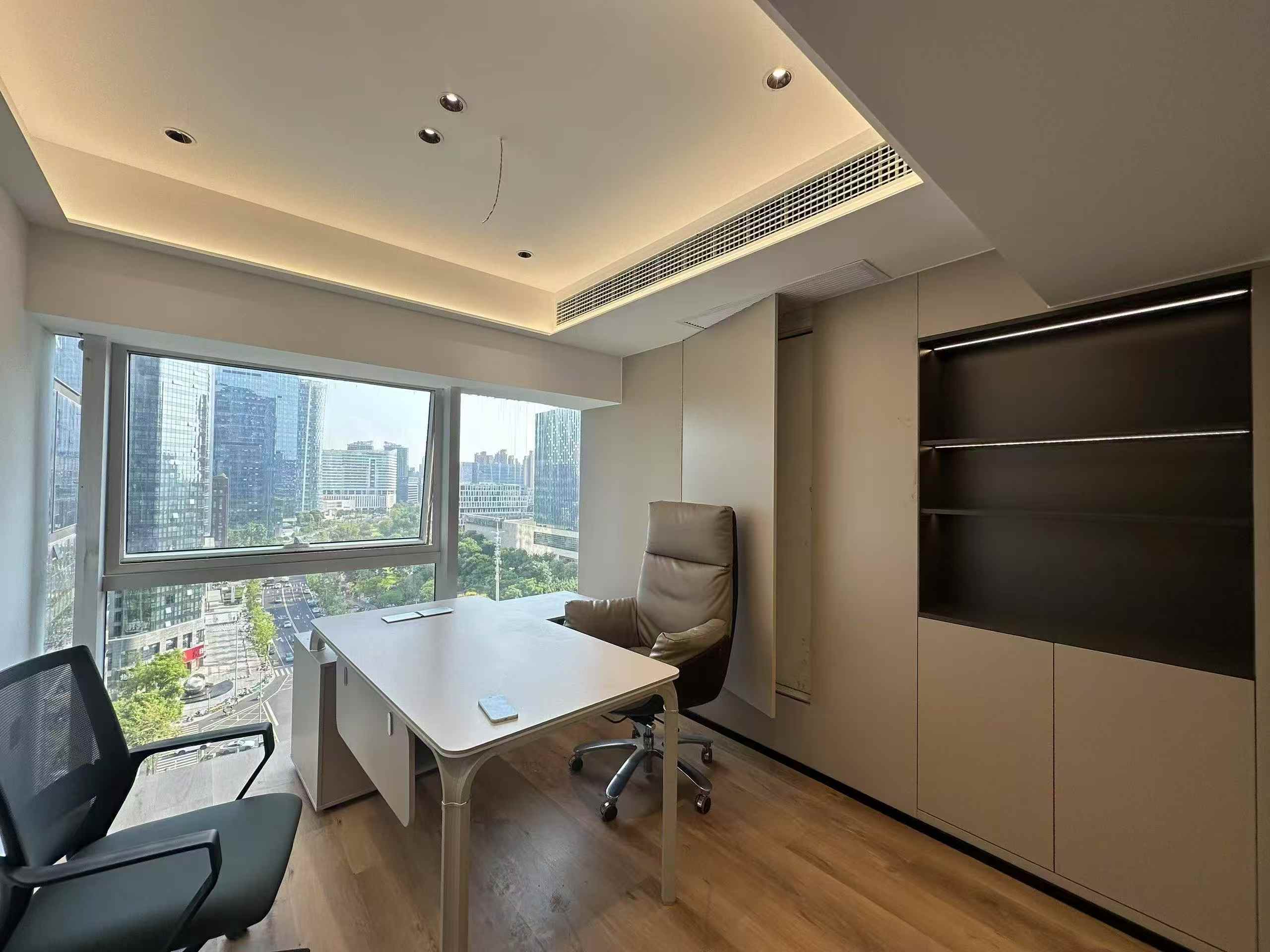 天府三街跃层性价比户型 单层140平实得280平 5隔间30工位+接待区 24小时空调 福年广场办公室出租