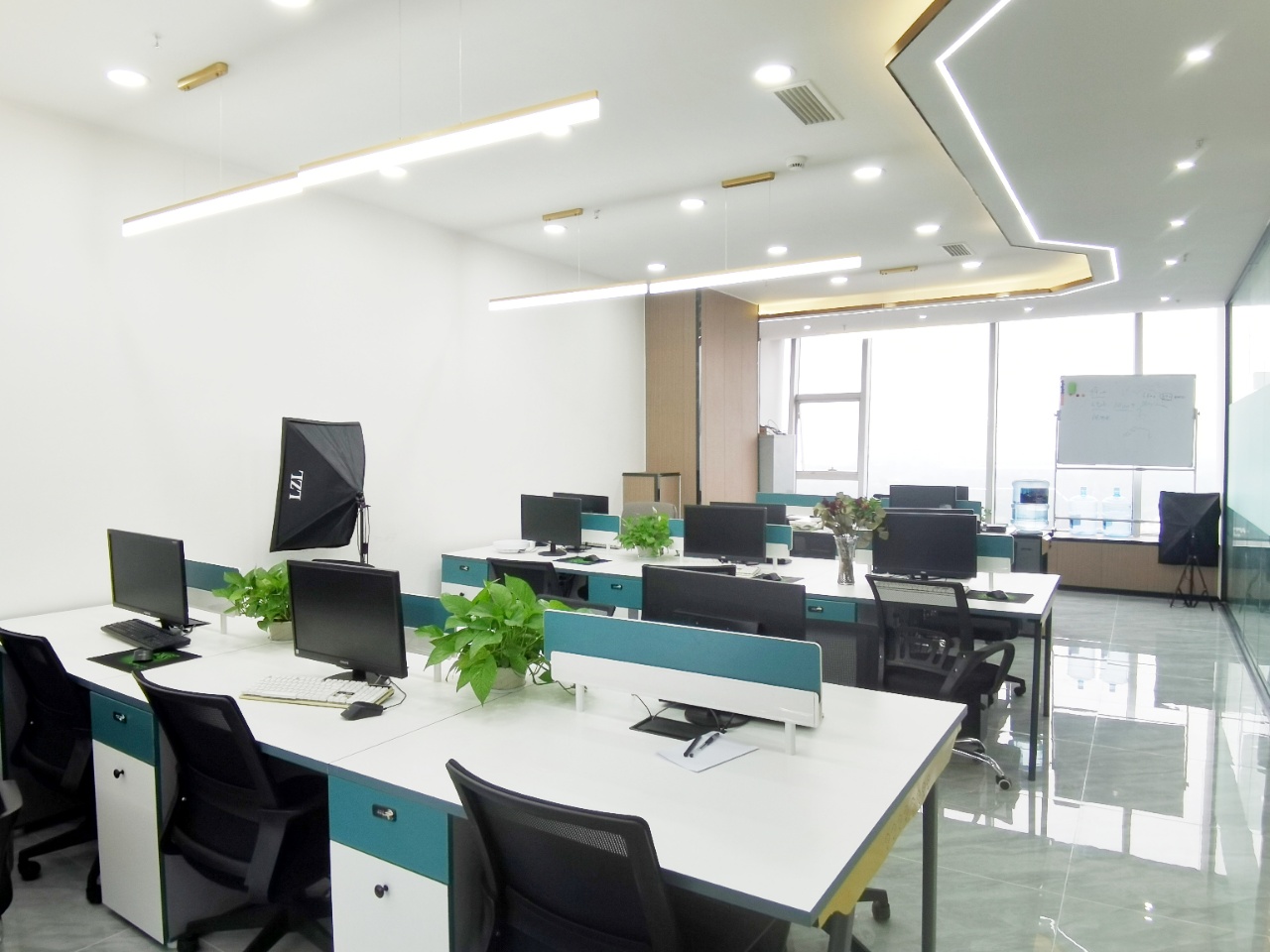 环球中心 亚洲第一单体建筑物 现代精装带家具 4隔间20工位