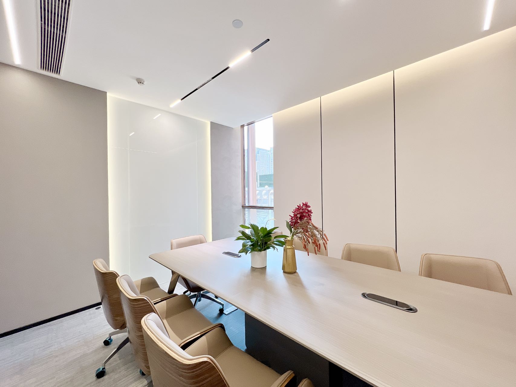 世纪城地铁口甲级楼盘 特价出租 158平方4隔间10工位带储物间 精装带家具 东方希望天祥办公室出租