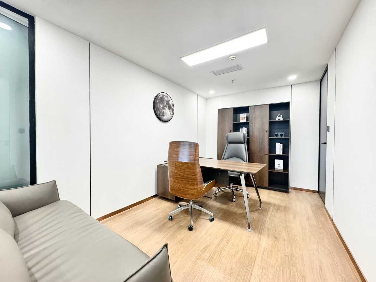 天府三街甲级双面采光 6隔间28-36工位 大气前台彰显形象 近地铁 香年广场办公室出租