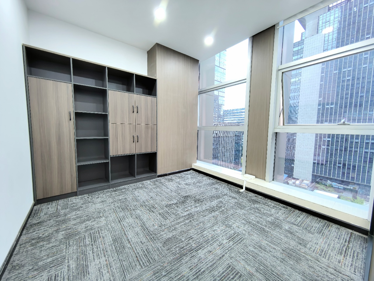 天府三街超甲双面采光优质户型 310平 5隔间30工位 含物业费 超甲楼盘 节能大厦办公室出租