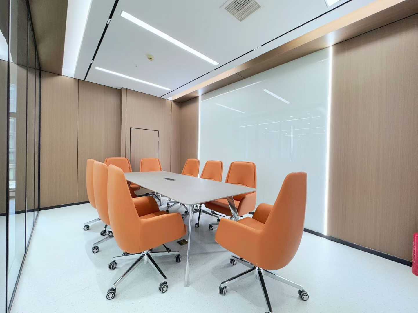 天府三街地铁口 侧对电梯 按套出租含物业费 4隔间30工位 拎包入住 新希望国际办公室出租