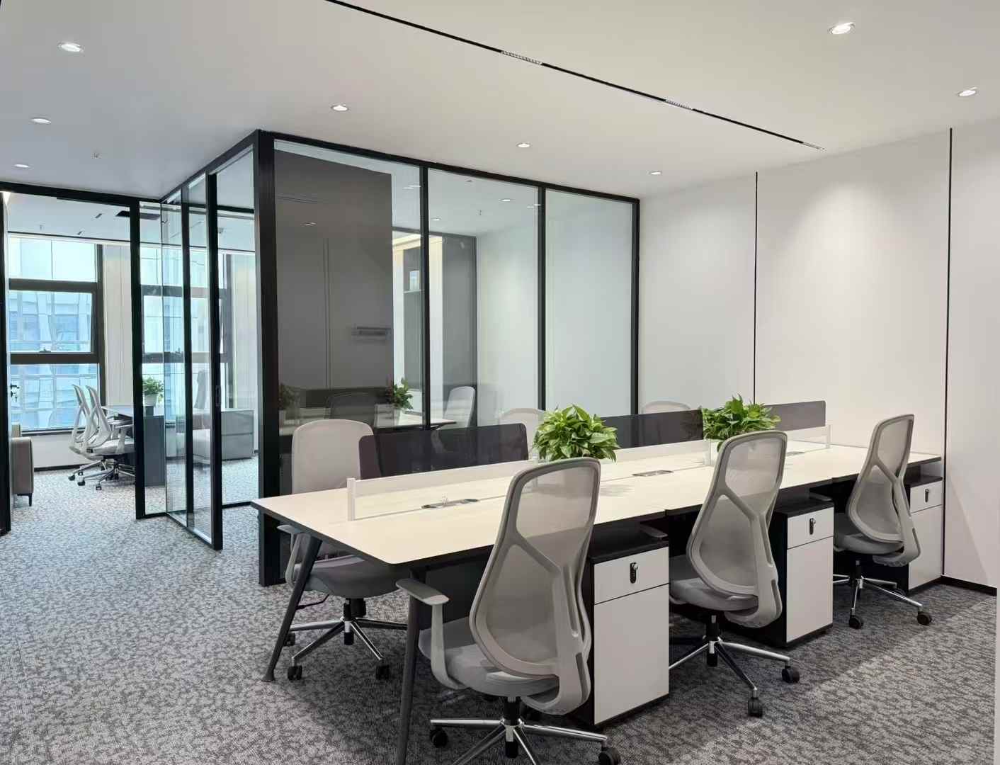 孵化园/金融城稀缺创业办事处小面积 按套出租 2隔间6工位 24小时空调 户型方正 中航国际交流中心办公室出租