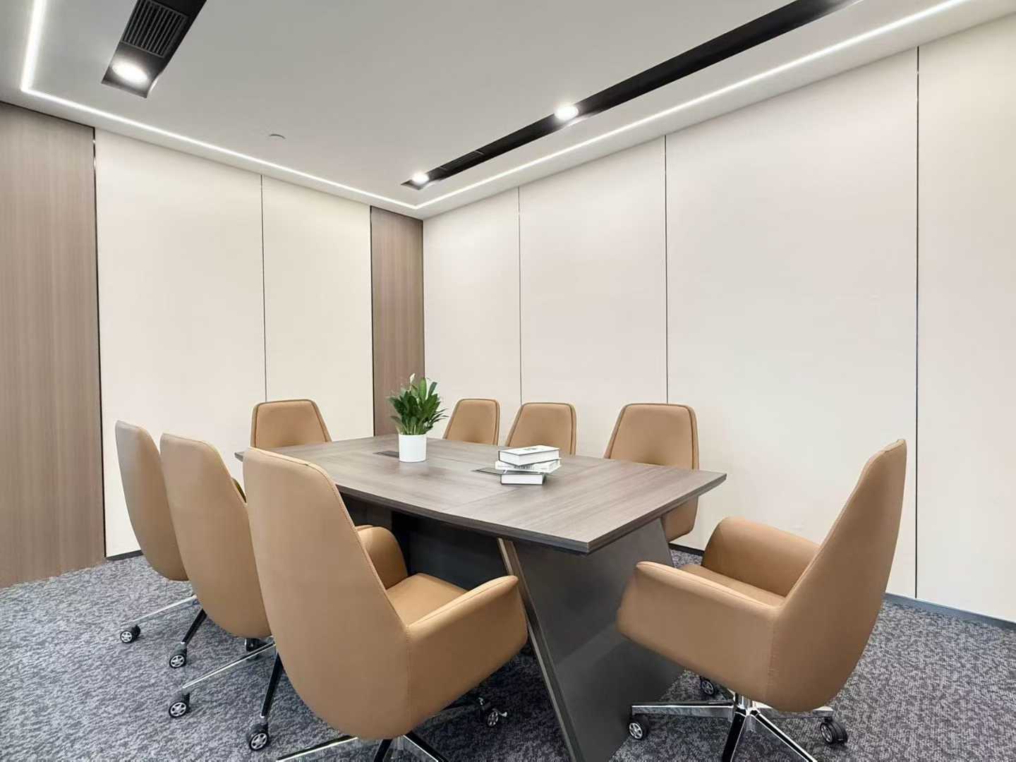 高新区世纪城地铁口292平方 4隔间34工位 双面采光 带共享会议室茶室 精装带家具 天祥广场办公室出租