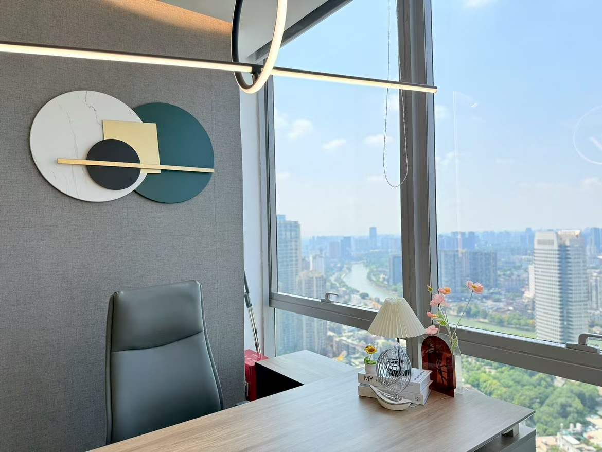 市中心东门大桥地铁口 紧邻春熙路 精品小面积3 隔间12工位 精装带家具 高区看河 时代8号办公室出租