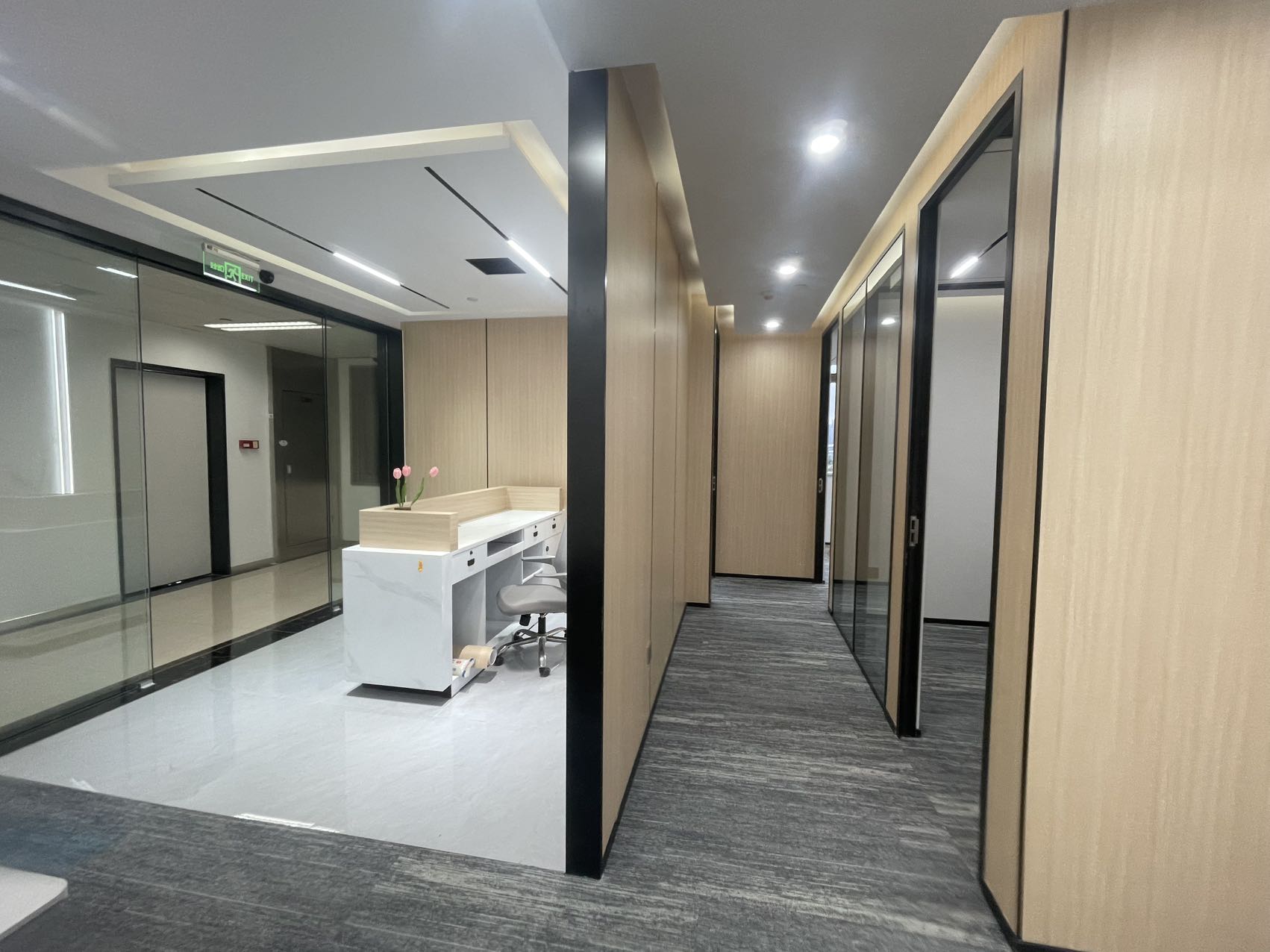 世纪城好房推荐 167平方 3隔间18工位 升级装修 户型方正 首东置业办公室出租