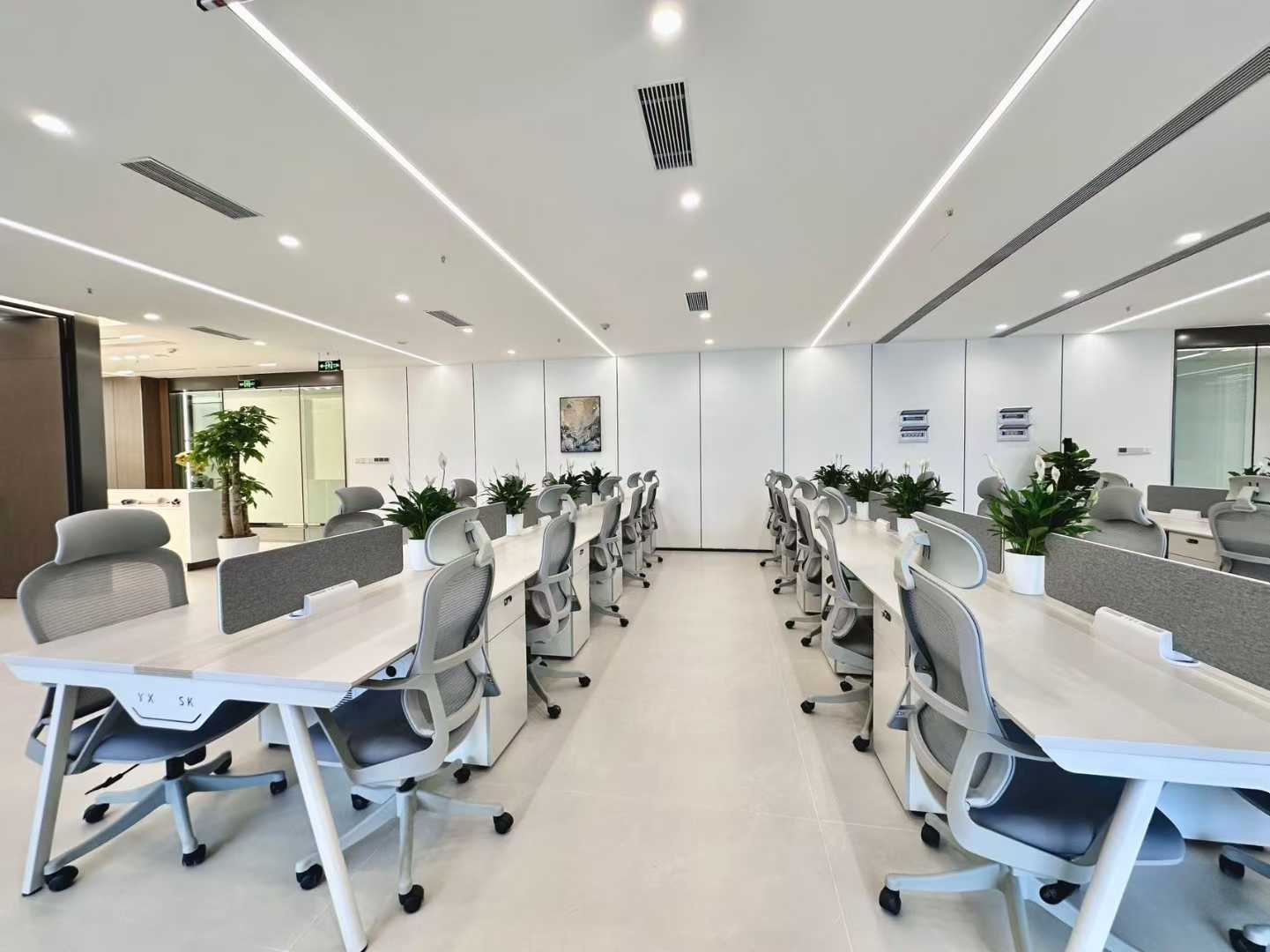 金融城甲级高品质楼盘 237平 4隔间30工位 利用率高 轻奢接待风 电梯口 中航国际办公室出租