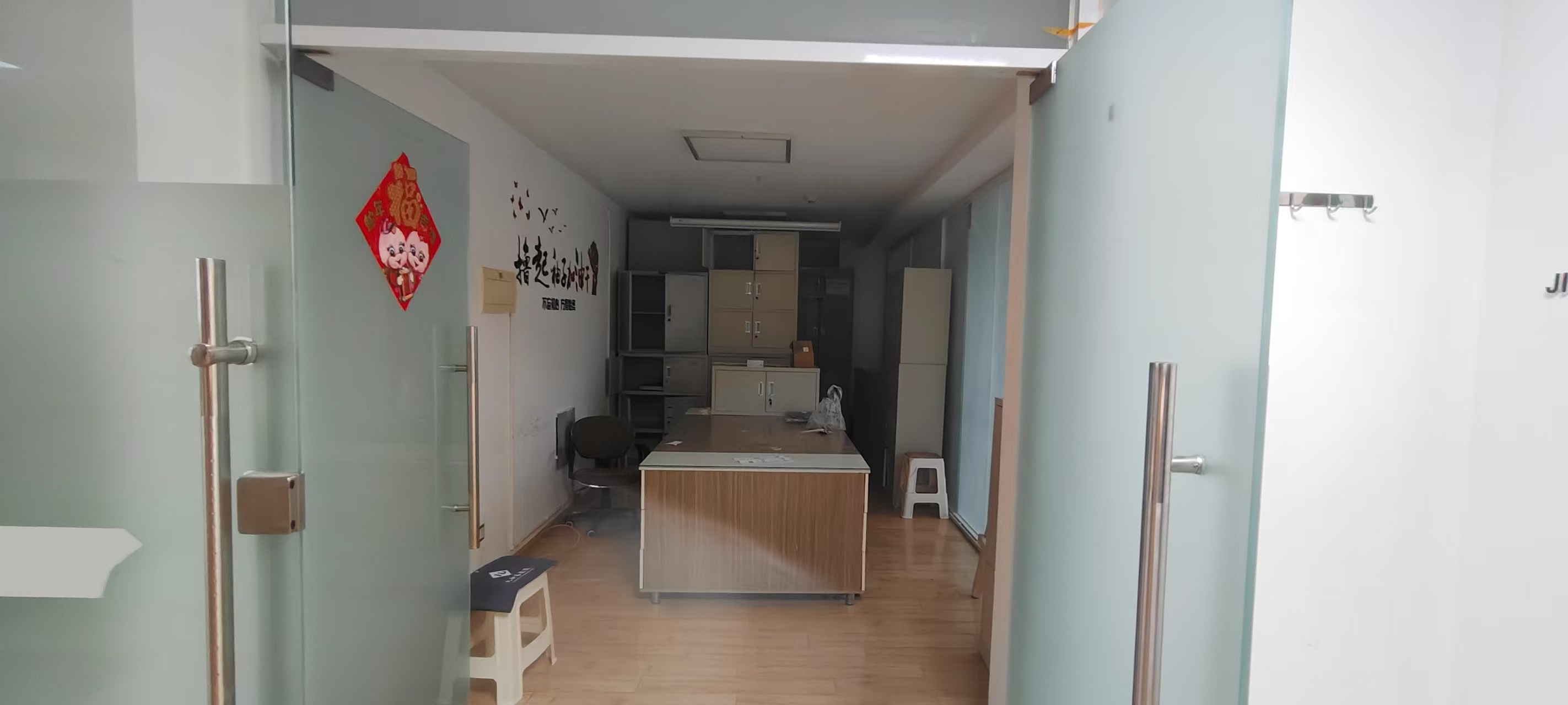 成华区临近动物园 3号线昭觉寺南路地铁口 256平方 房东直租 交通方便 融景城办公室出租