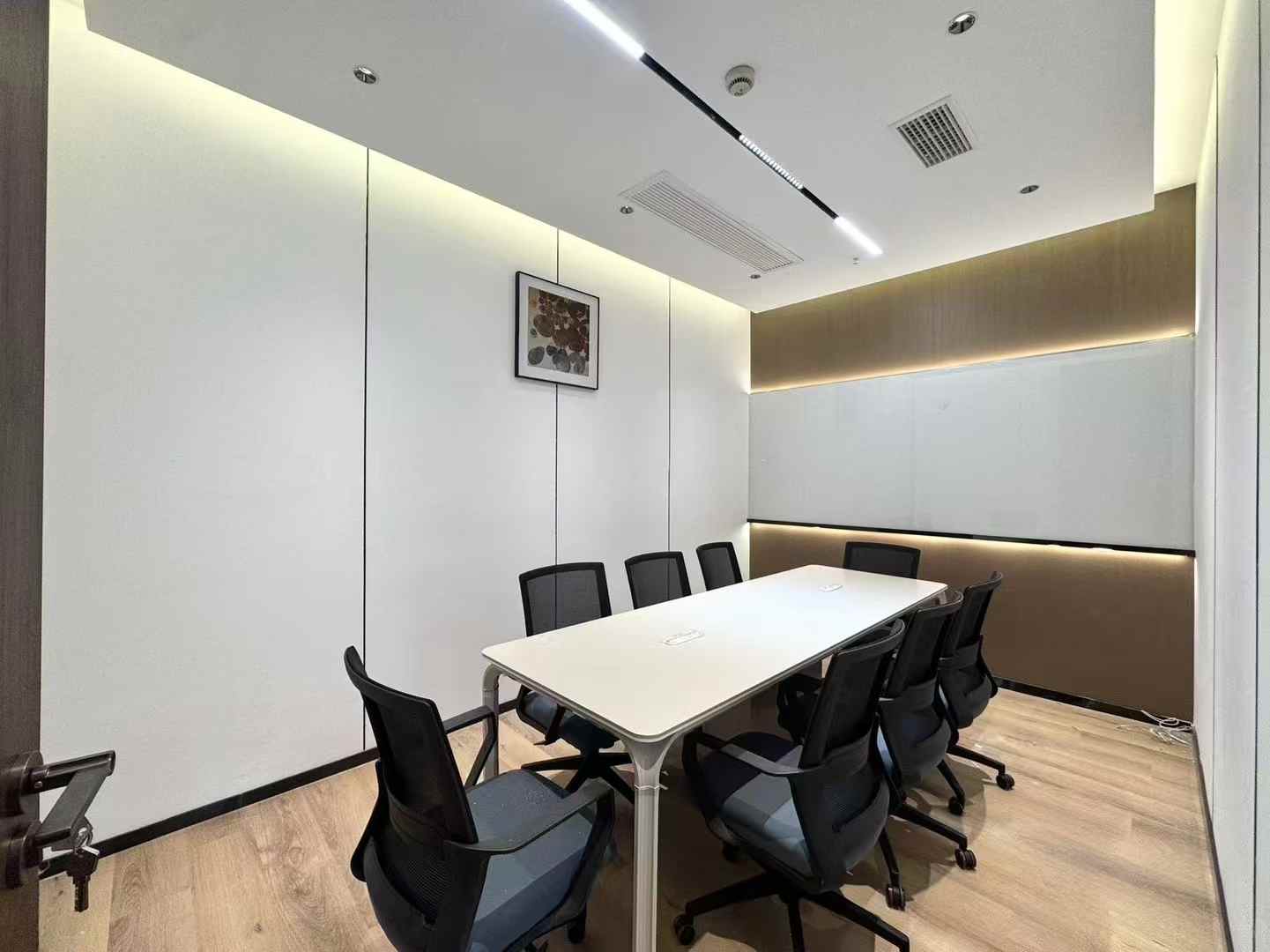 金融城地铁小户型出租 高利用率 135平方4隔间16工位 24小时空调 特价含物业 布鲁明顿办公室出租