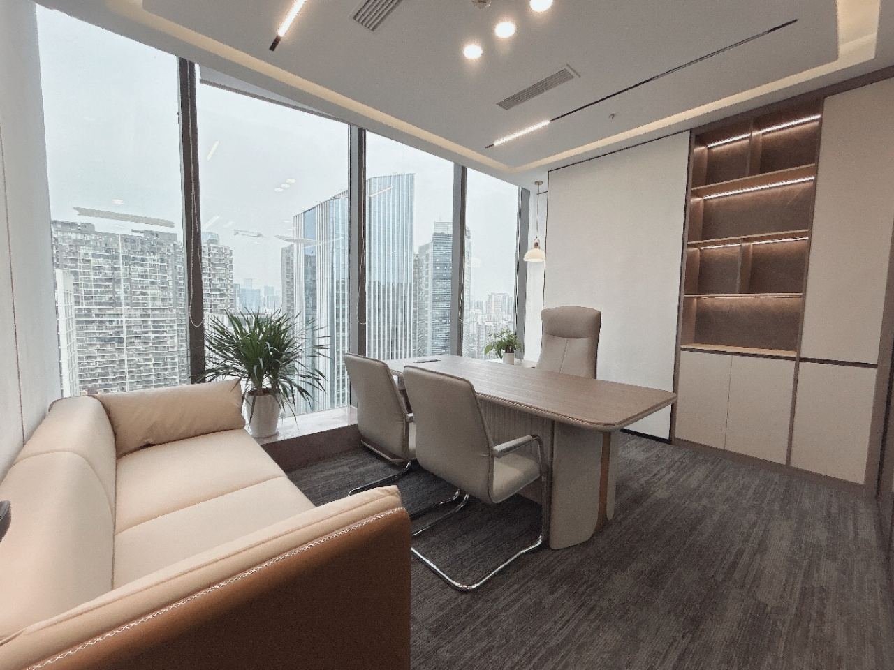 锦江区攀成钢区域 交通位置巴适 4隔间18工位 户型方正 视野巴适 汇信财富中心办公室出租