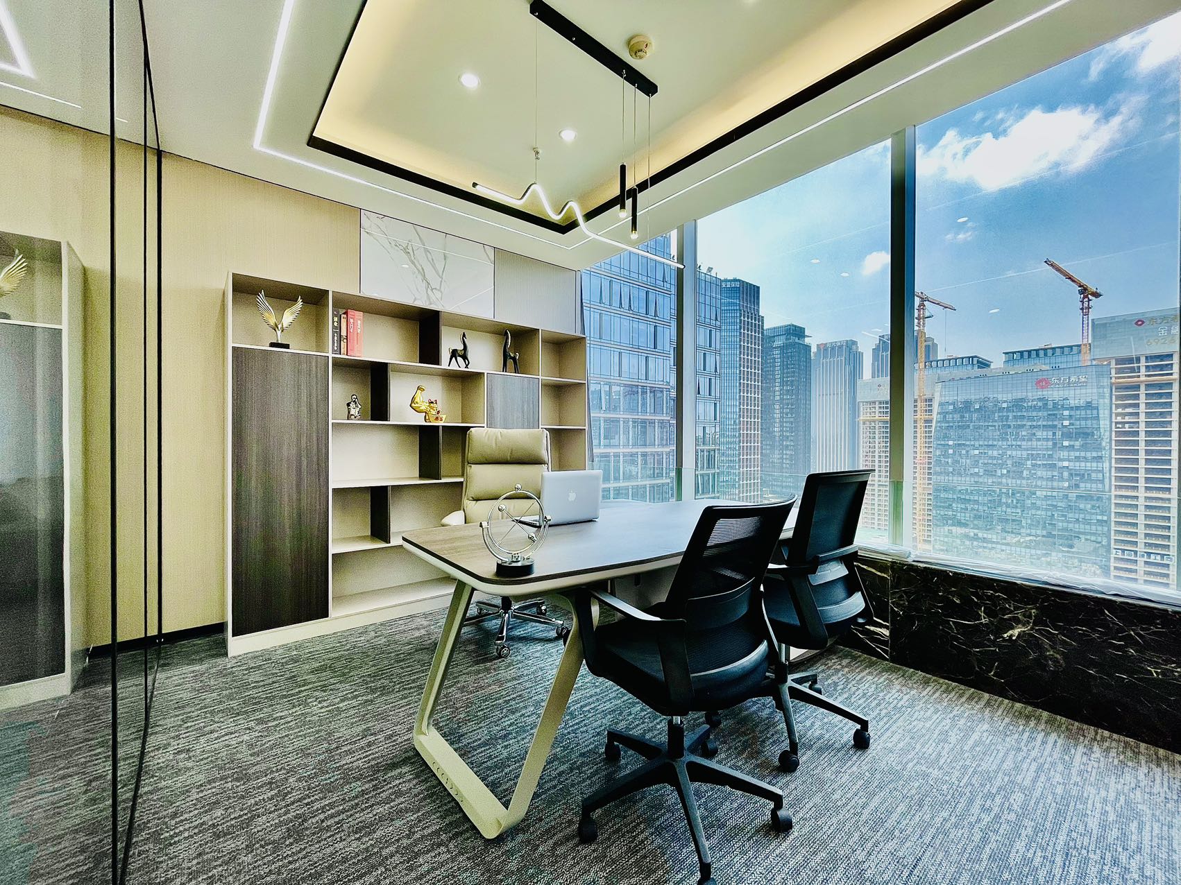 金融城甲级写字楼 按套出租 4隔间24工位 视野绝佳 稀缺户型 含物业费 中航国际办公室出租