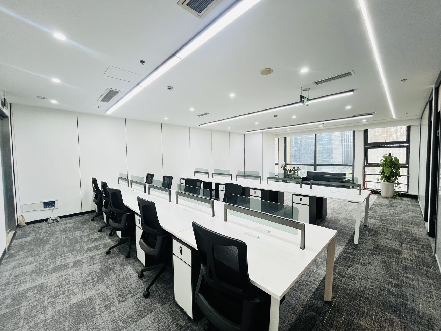 世纪城精选好房 按套出租 2隔间24工位 采光面大 带家具 特价出租 蜀都中心办公室出租