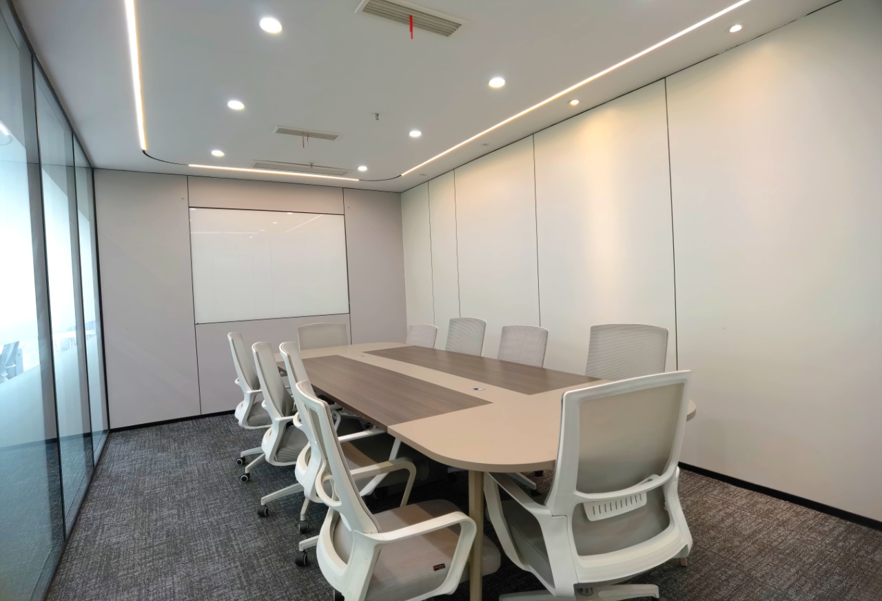 南门-锦江三面环江楼盘 271平方 5隔间24工位 视野看江 景色优美 东南双面采光 复地金融岛办公室出租