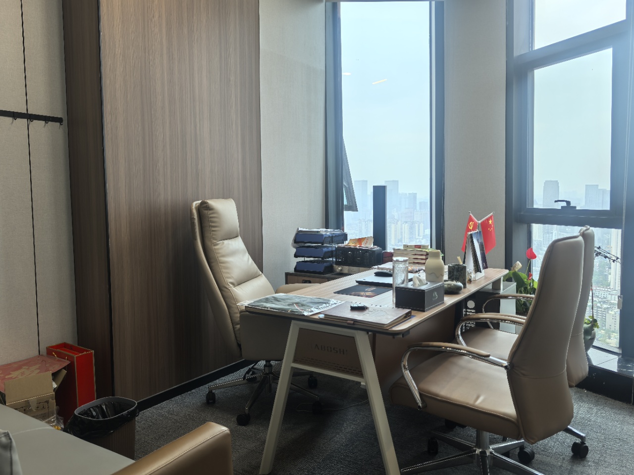 市中心北一环内测 甲级楼盘 463.5平 8隔间12工位 24小时空调 交通方便 整体打造环境好 北成8号办公室出租