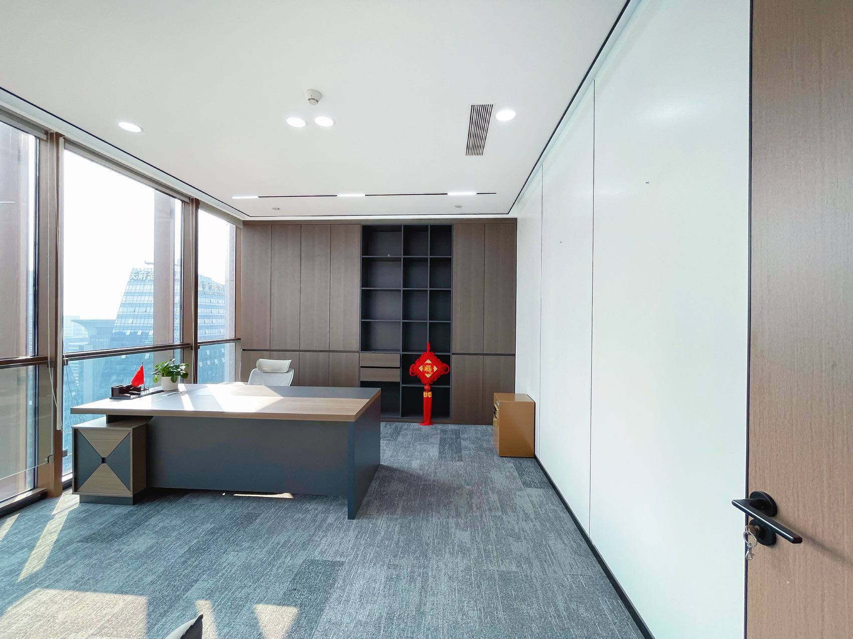 世纪城地铁口甲级楼盘 340平 6隔间26工位带茶水间 双面采光 高区视野巴适 东南朝向 东方希望天祥办公室出租