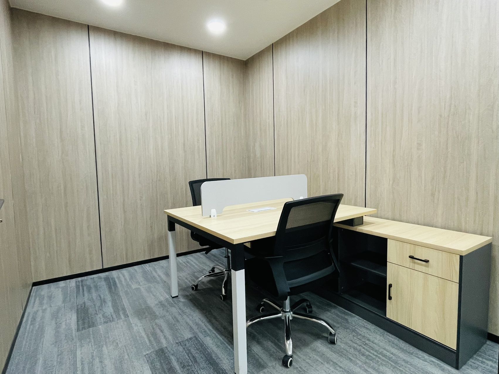 成华区火车东站2/7号线双地铁 140平方 3隔间12工位 户型方正 精装带家具 小户型出租 西希国际办公室出租