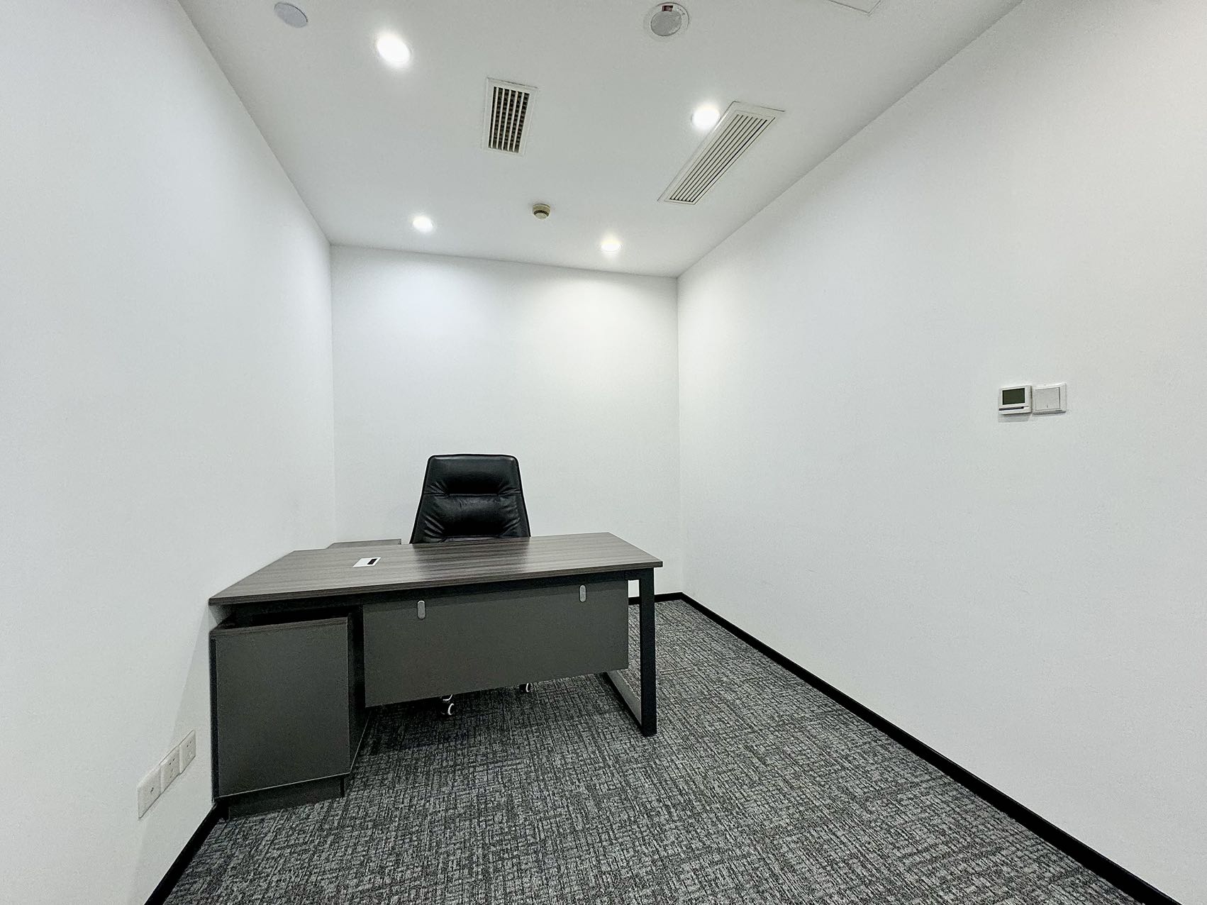 金融城精选小面积 按套出租 3隔间12工位 低区看交子之环 户型反正 东方希望中心办公室出租