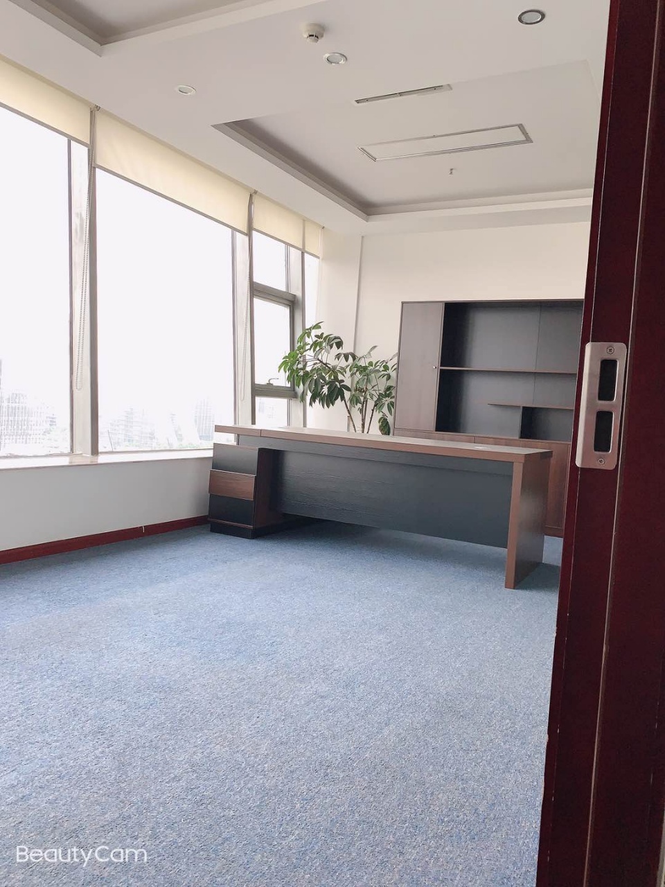 高新区新世纪环球中心精装213平办公室,户型方正 配套成熟
