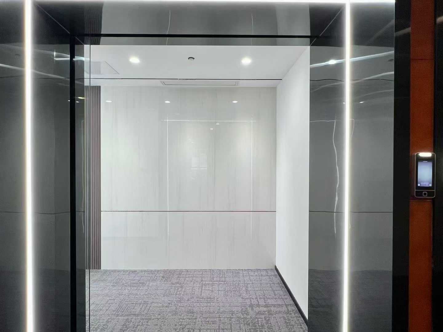 高新区天府三街地铁口 225平 3隔间14工位带独立卫生间 采光面大 24小时空调 希顿国际办公室出租