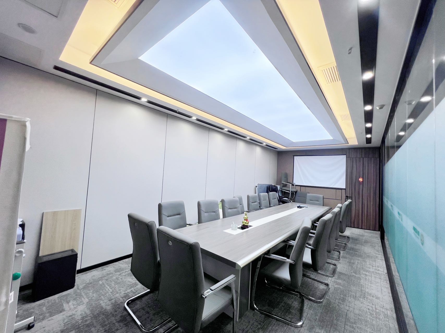 高新区世纪城地铁口 套租 7隔间30工位 东南双面采光 楼王户型 视野巴适 超大隔间 东方希望天祥办公室出租