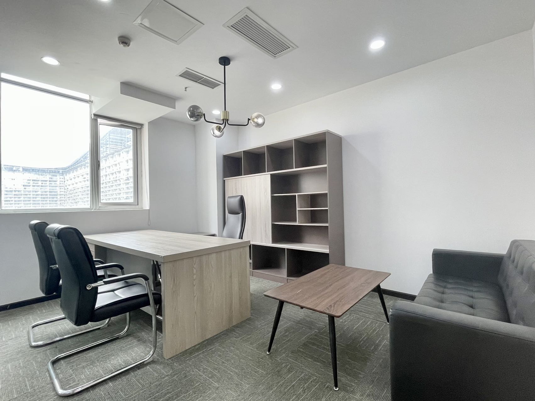 高新区新世纪环球中心160平精装小面积办公室 交通便利 位置优越
