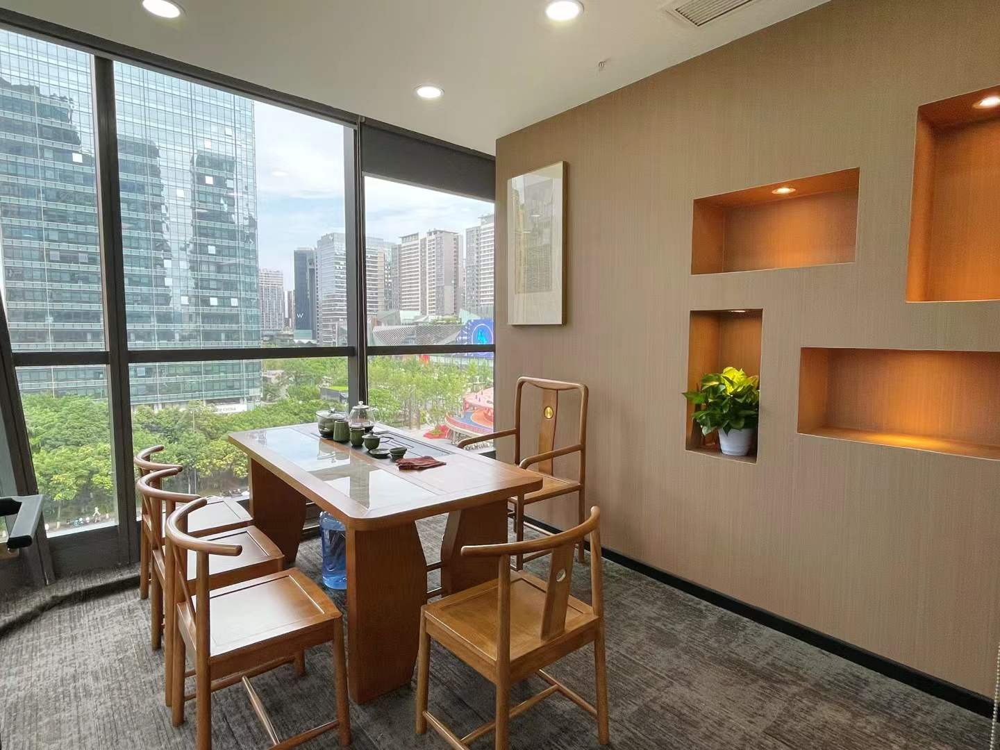 金融城高性价比房源 240平 4隔间20工位 双面采光 视野巴适 东方希望中心办公室出租