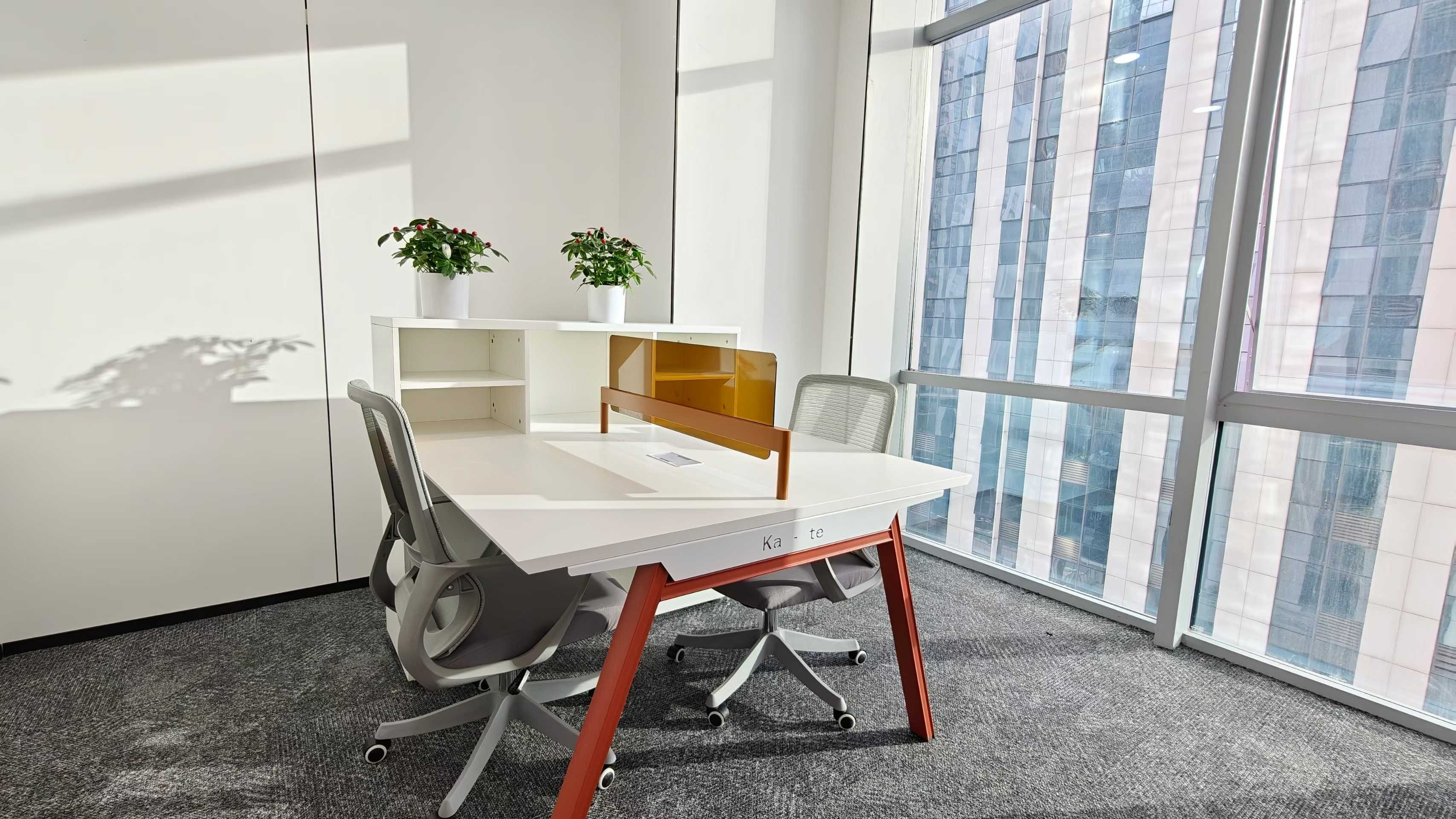 天府二街新开楼盘 264平 4隔间22工位 全新装修 24小时空调 物业费便宜 精装带家具 雄川金融中心2栋办公室出租