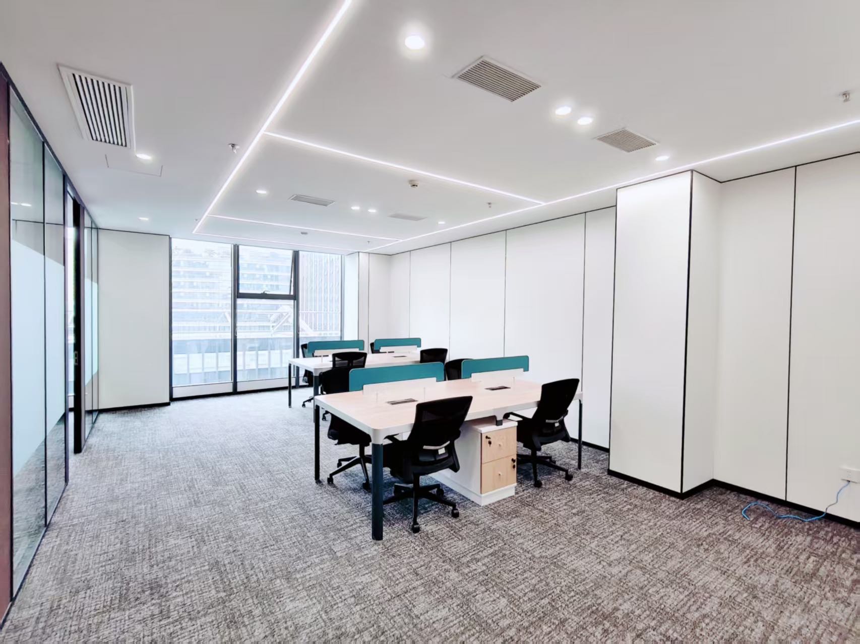 西门2号线金周路地铁四百米 3隔间12工位 按套出出租含物业含家具 户型方正 安格斯创汇中心