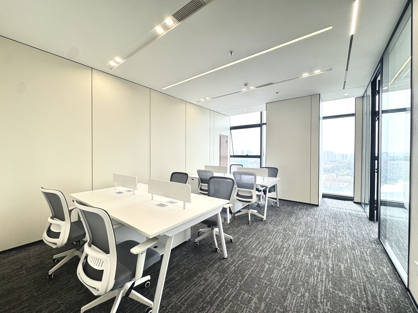 东三环内十里店地铁口 甲级品质楼盘 138平方 3隔间12工位 无加时费 带共享配套龙腾广场办公室出租