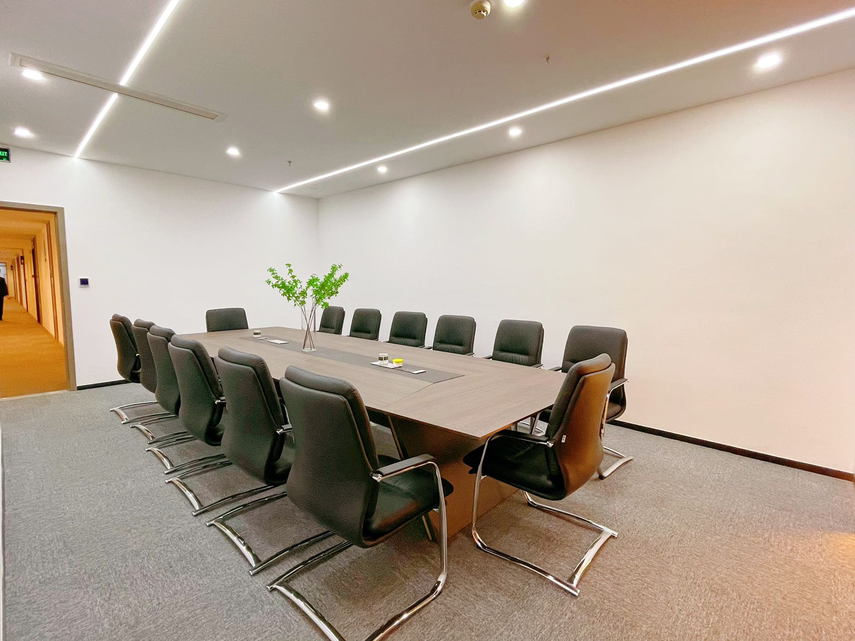 金融城誉峰国际精装现房 386平方 7隔间48工位 双面采光 24小时空调 办公室出租