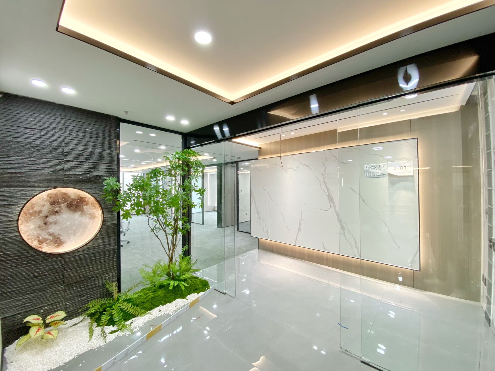 锦江区东门大桥地铁口 按套出租4隔间18工位 24小时空调 双面采光 东方广场办公室出租