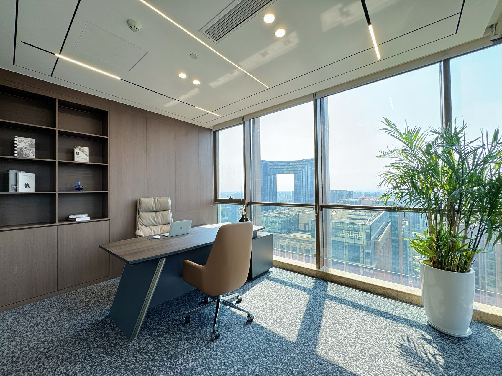 高新区世纪城地铁口甲级整层打造 356平5隔间36工位 带共享配套 高区双面采光 东方希望天祥办公室出租