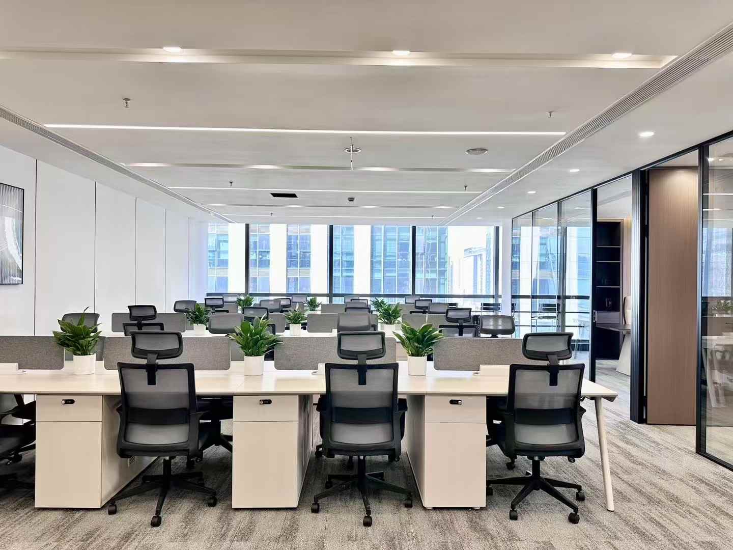 世纪城/天府二街业主直租 4隔间24工位 报价含物业费 采光视野巴适 产品完美呈现 蜀都中心办公室出租