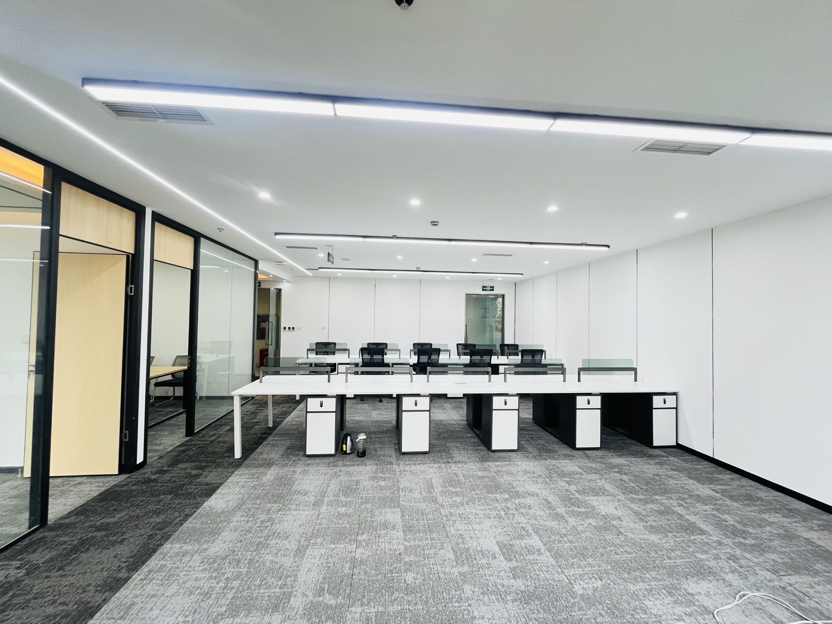 世纪城精选好房 按套出租 2隔间24工位 采光面大 带家具 特价出租 蜀都中心办公室出租